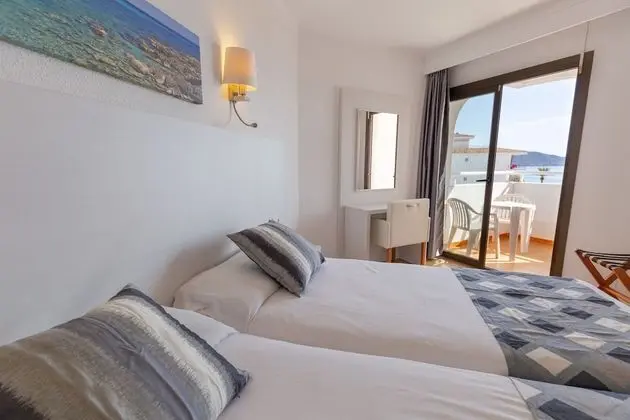Tek Büyük Yataklı Oda, 2 Tek Kişilik Yatak, Denize Bakan