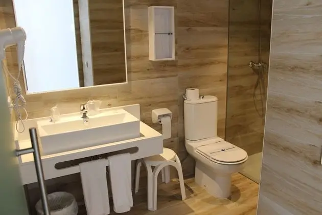 Tek Büyük Yataklı Oda, 2 Tek Kişilik Yatak, Denize Bakan