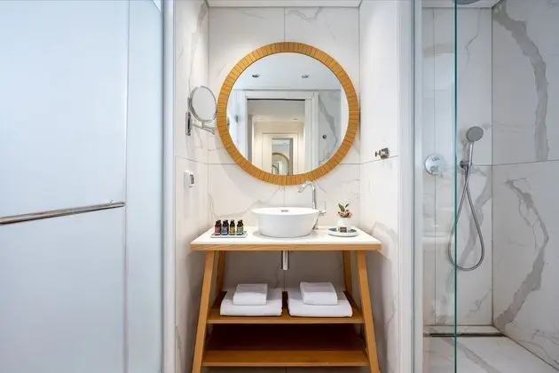 Deluxe Tek Büyük veya İki Ayrı Yataklı Oda, Balkon, Deniz Manzaralı