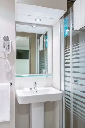 Standard Büyük Yataklı Tek Kişilik Oda