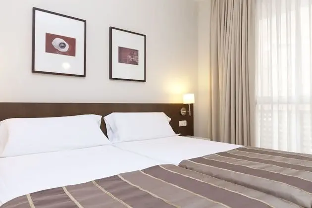 Büyük Yataklı Tek Kişilik Oda