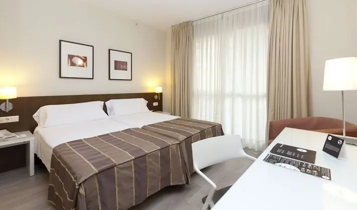 Büyük Yataklı Tek Kişilik Oda