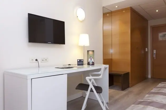 Büyük Yataklı Tek Kişilik Oda