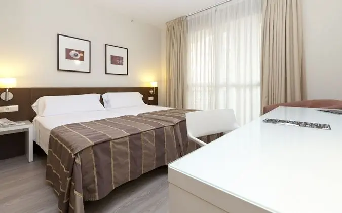 Büyük Yataklı Tek Kişilik Oda