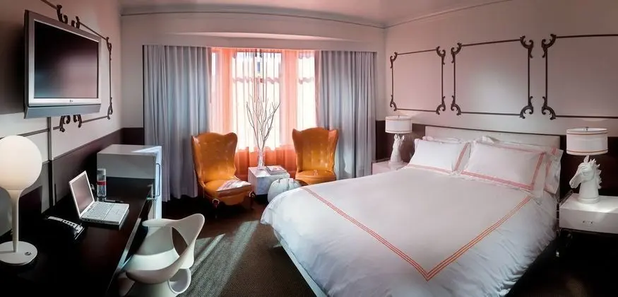 Çift ​​kişilik Queen Size Bed