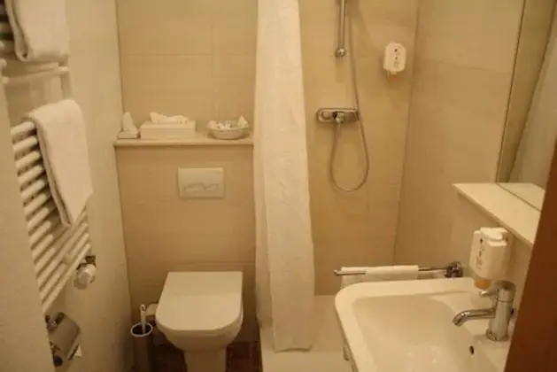 Comfort Tek Büyük Yataklı Oda, Engellilere Uygun, Dağ Manzaralı