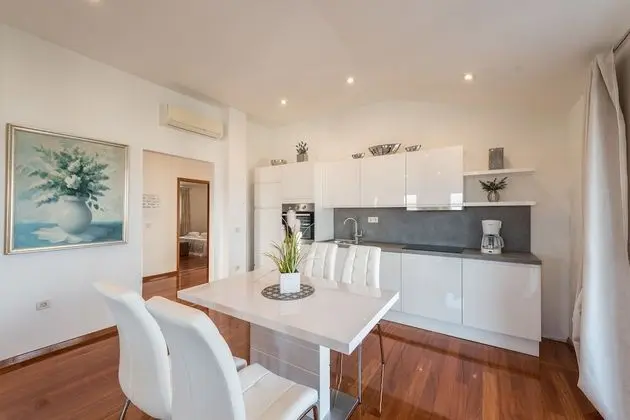 Luxury Apart Daire, Deniz Manzaralı