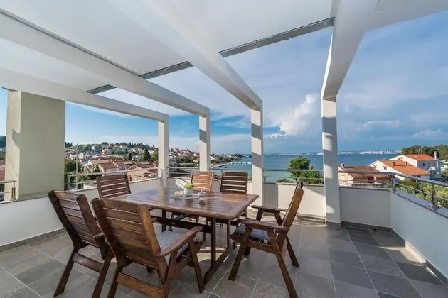 Luxury Apart Daire, Deniz Manzaralı