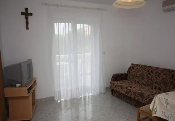 Apart Daire (Vese - 100 m from beach - A1(2+2))