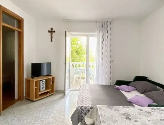 Apart Daire (Vese - 100 m from beach - A1(2+2))