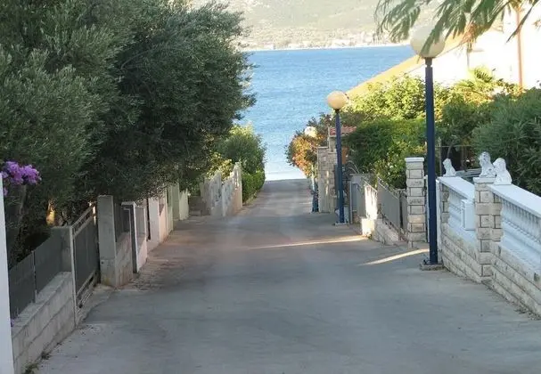 Apart Daire (Vese - 100 m from beach - A1(2+2))