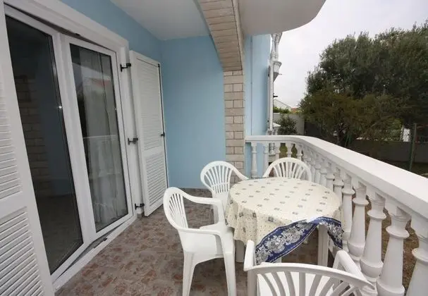 Apart Daire (Vese - 100 m from beach - A1(2+2))