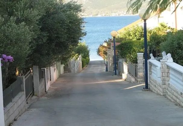 Apart Daire (Vese - 100 m from beach - A2(2+2))