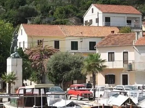 Ev (Vese - 50 m from sea - H(4+1))