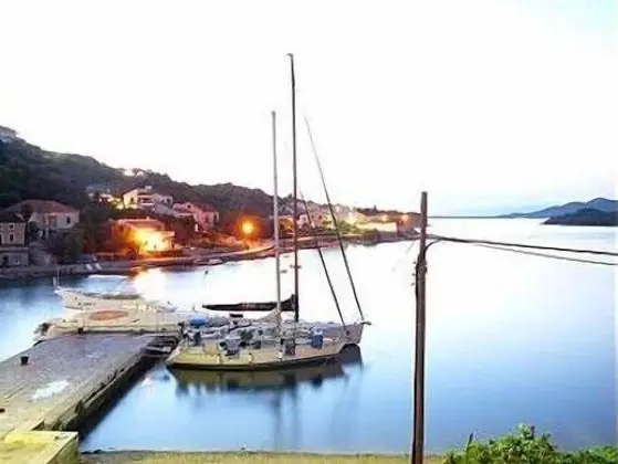 Ev (Vese - 50 m from sea - H(4+1))