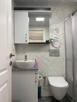 Havlu Seti, Terlik, Saç Kurutma, Şamp.Duş Jeli, Duşakabin, 