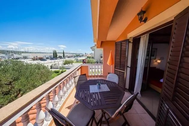 Apart Daire (Vesna - 200 m from beach - A1(2+1))