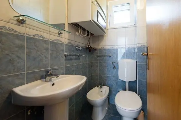 Ev (VesnaD - 25 m from beach - H(4+1))