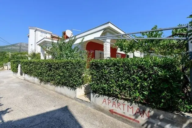 Ev (VesnaD - 25 m from beach - H(4+1))