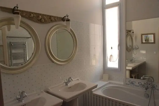 Deluxe Tek Büyük Yataklı Oda (Bourdeilles)