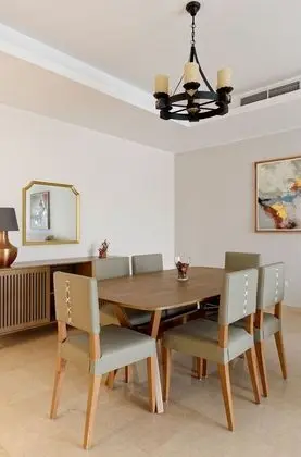 Odada yemek servisi
