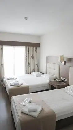 Triple,Şehir Manzaralı
