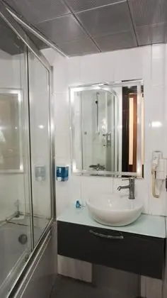 Triple,Şehir Manzaralı