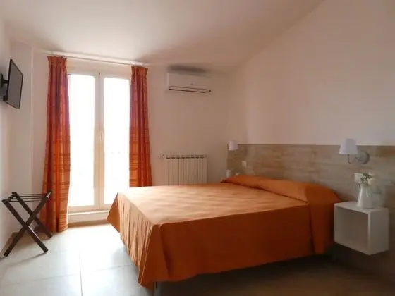 Tek Büyük Yataklı Oda, Balkon, Bahçe Manzaralı