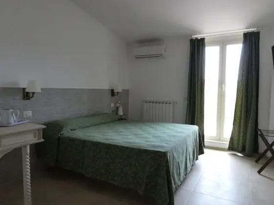Tek Büyük Yataklı Oda, Balkon, Bahçe Manzaralı