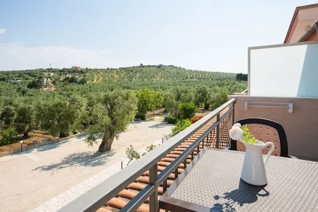 Tek Büyük Yataklı Oda, Balkon, Bahçe Manzaralı