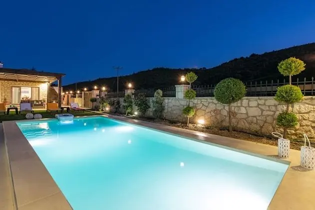 Villa, 2 Yatak Odası, Havuz Manzaralı