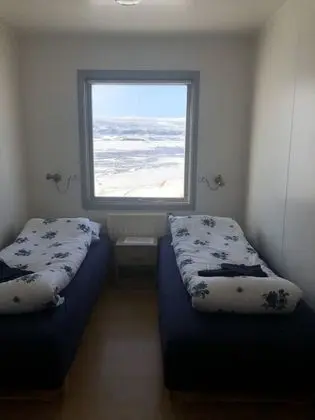 İki Ayrı Yataklı Oda, Ortak Banyo
