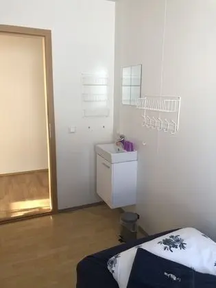 İki Ayrı Yataklı Oda, Ortak Banyo