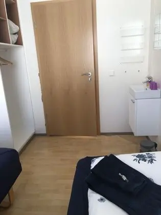 İki Ayrı Yataklı Oda, Ortak Banyo