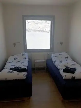 İki Ayrı Yataklı Oda, Ortak Banyo