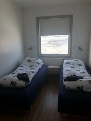 İki Ayrı Yataklı Oda, Ortak Banyo