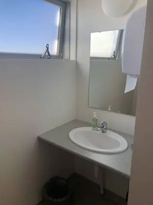 İki Ayrı Yataklı Oda, Ortak Banyo