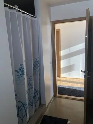 İki Ayrı Yataklı Oda, Ortak Banyo