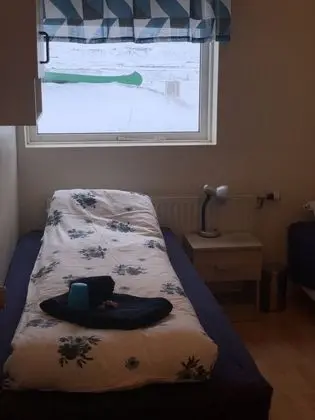 Üç Kişilik Oda, Ortak Banyo