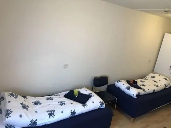 Üç Kişilik Oda, Ortak Banyo