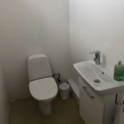 Üç Kişilik Oda, Ortak Banyo