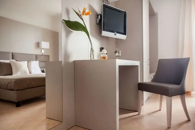 Superior Tek Büyük veya İki Ayrı Yataklı Oda, Balkon, Kısmi Deniz Manzaralı