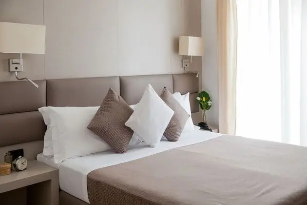 Superior Tek Büyük veya İki Ayrı Yataklı Oda, Balkon, Kısmi Deniz Manzaralı