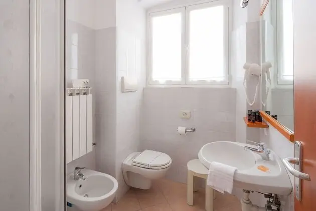 Superior Tek Büyük veya İki Ayrı Yataklı Oda, Balkon, Kısmi Deniz Manzaralı