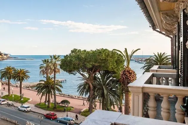 Superior Tek Büyük veya İki Ayrı Yataklı Oda, Balkon, Kısmi Deniz Manzaralı