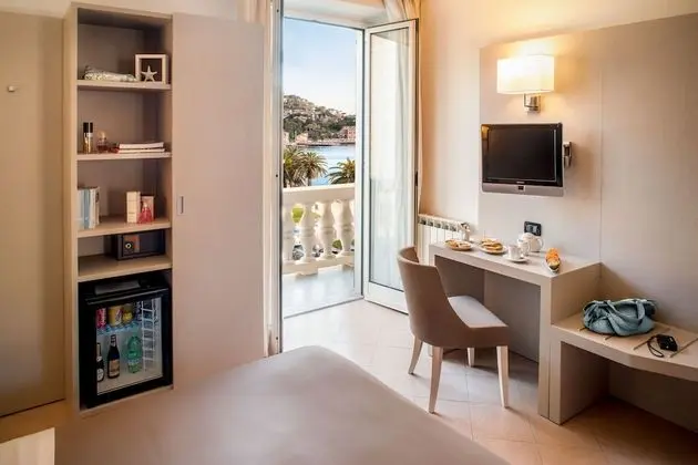Tek Kişilik Oda, Balkon, Kısmi Deniz Manzaralı