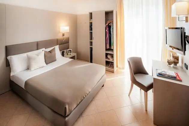 Tek Kişilik Oda, Balkon, Kısmi Deniz Manzaralı