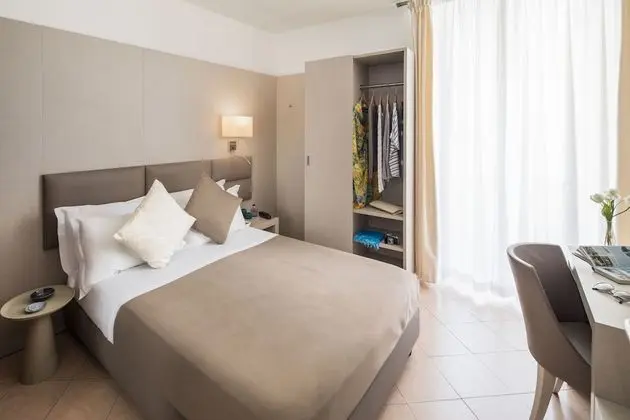 Tek Kişilik Oda, Balkon, Kısmi Deniz Manzaralı