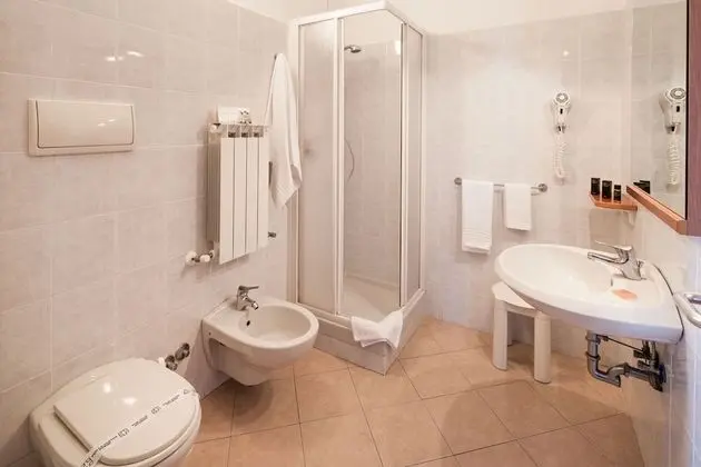 Tek Kişilik Oda, Balkon, Kısmi Deniz Manzaralı