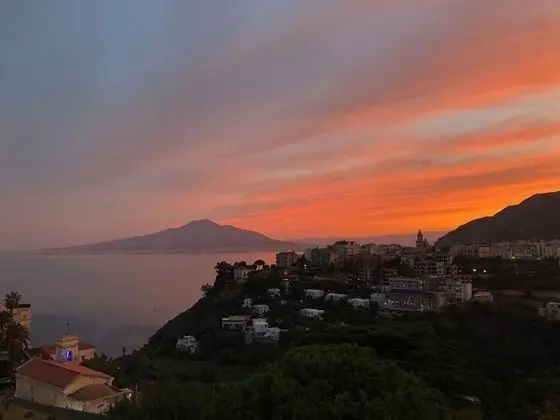 Deluxe Tek Büyük Yataklı Oda, 1 Büyük (Queen) Boy Yatak, Balkon, Kısmi Deniz Manzaralı (Positano)